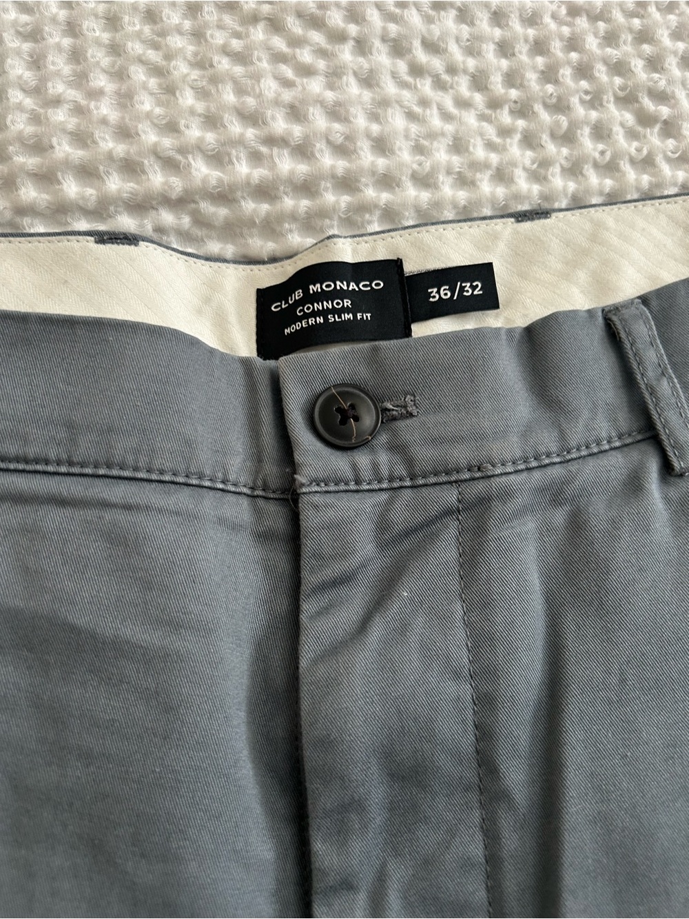 Club Monaco Connor Modern Slim Fit Men’s Chinos — Gray